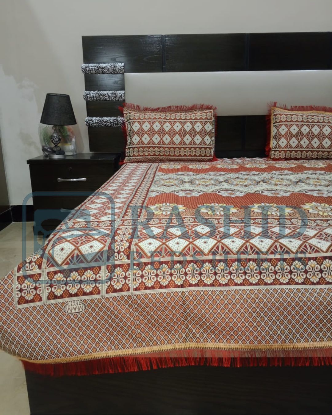 Elegent browner mahroon bedsheet
