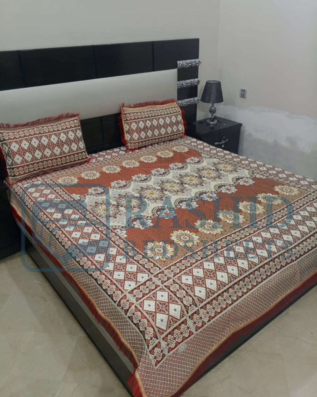 Elegent browner mahroon bedsheet